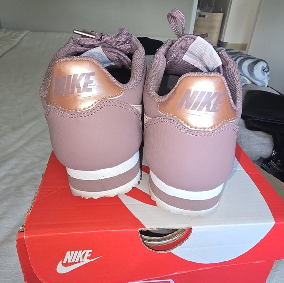 Womens NIKE Leather cortez - Picture 5 of 5